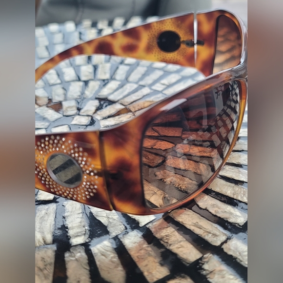 Versace Havana Brown Vintage Sunglasses - Picture 7 of 15
